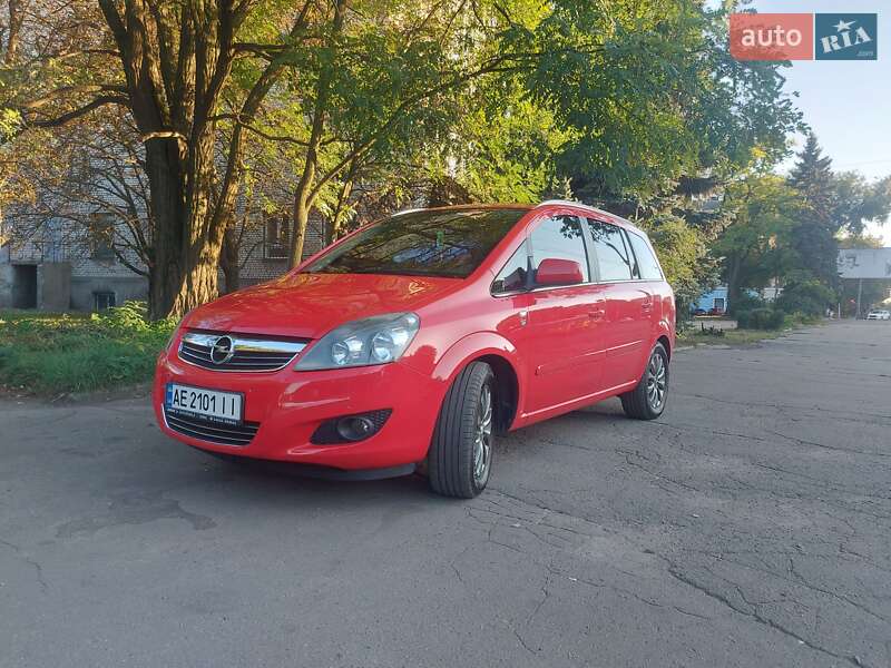 Мінівен Opel Zafira 2010 в Дніпрі