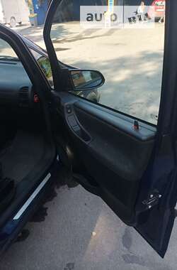 Минивэн Opel Zafira 2002 в 