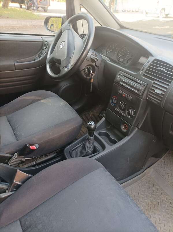 Минивэн Opel Zafira 2002 в Харькове