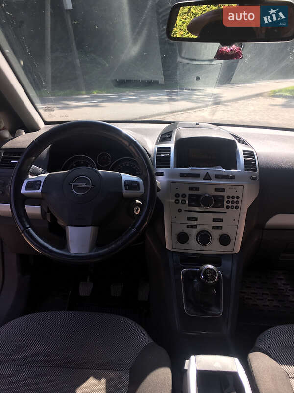 Мінівен Opel Zafira 2010 в Дрогобичі