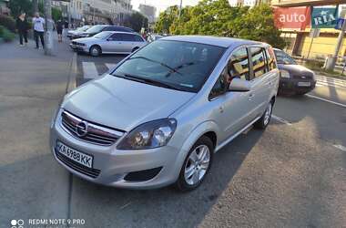 Минивэн Opel Zafira 2010 в Киеве