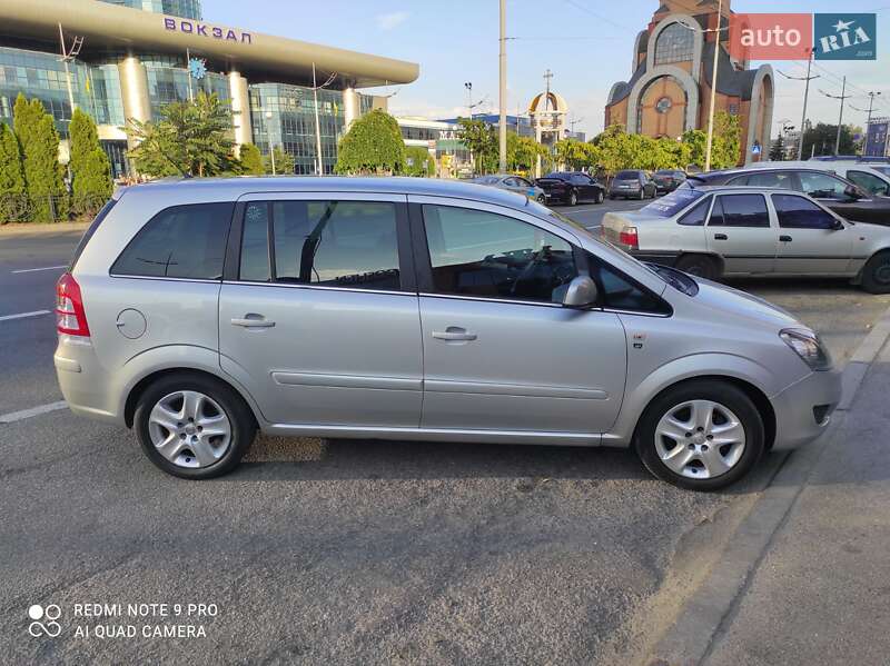 Мінівен Opel Zafira 2010 в Києві