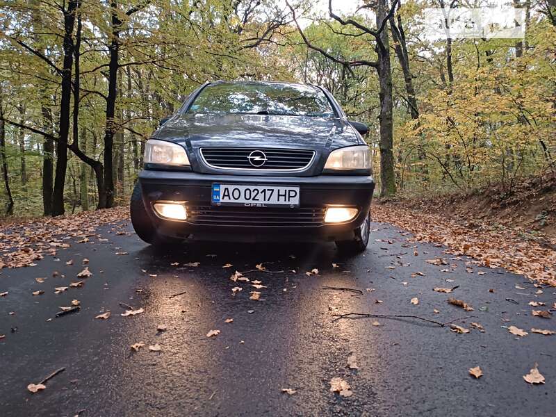 Минивэн Opel Zafira 2001 в Ужгороде