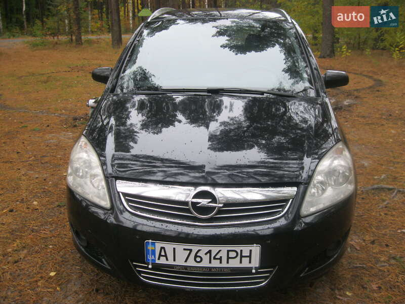 Минивэн Opel Zafira 2008 в 