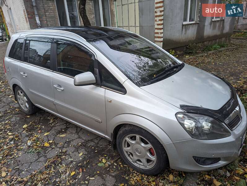 Минивэн Opel Zafira 2010 в Полтаве