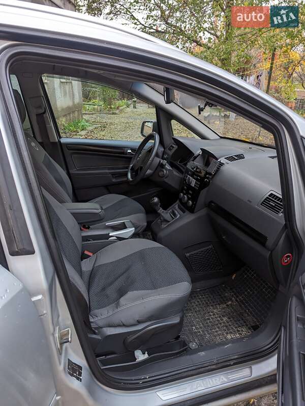 Минивэн Opel Zafira 2010 в Полтаве