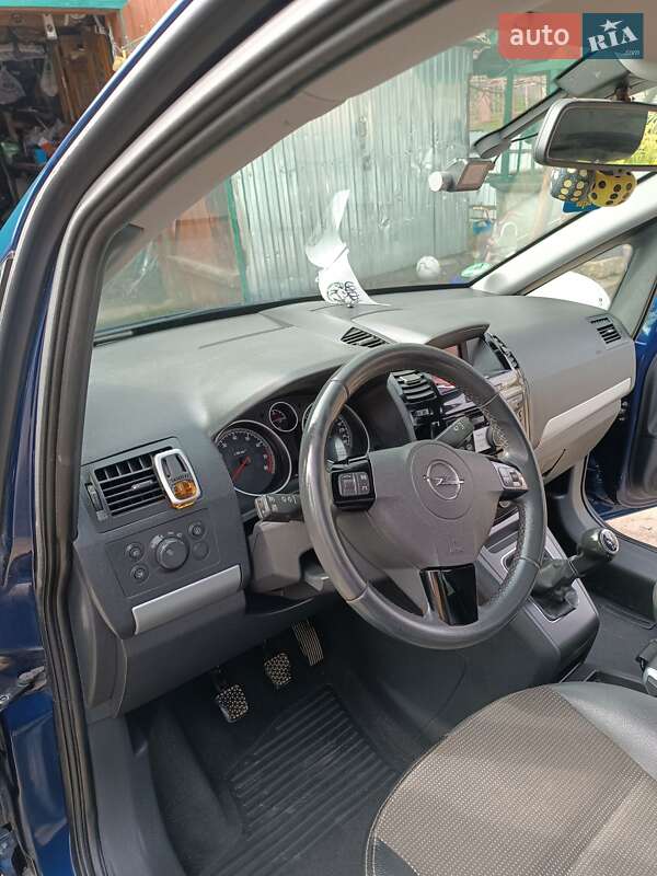 Минивэн Opel Zafira 2009 в Виннице