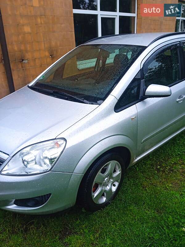 Мінівен Opel Zafira 2008 в Вижниці