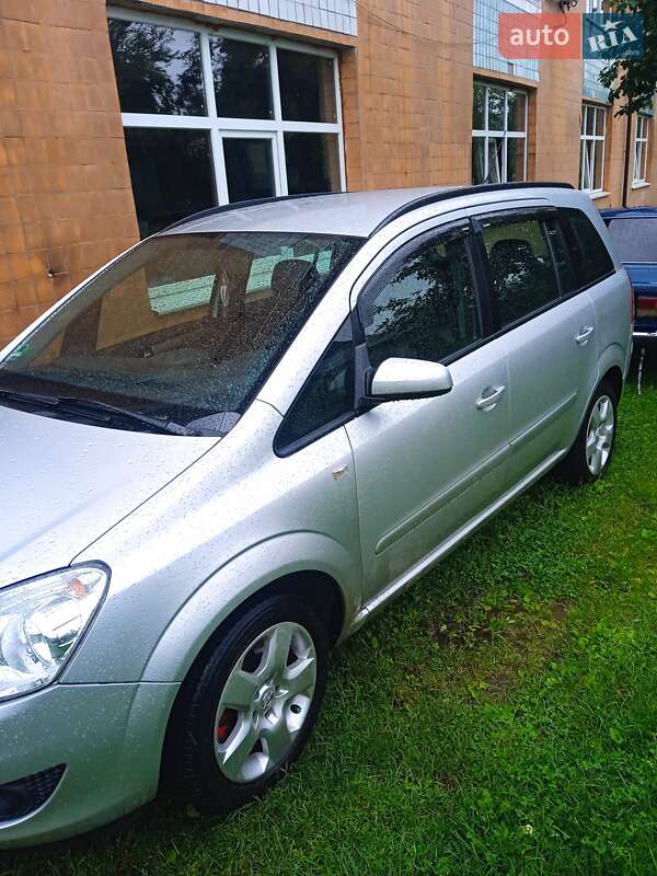 Мінівен Opel Zafira 2008 в Вижниці