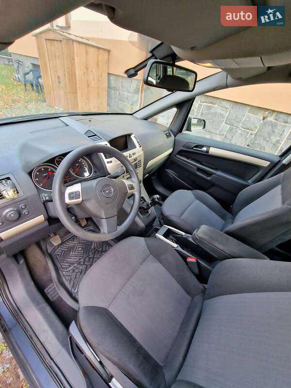 Минивэн Opel Zafira 2008 в Луцке