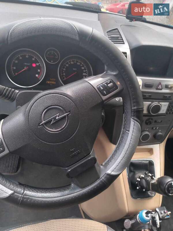 Минивэн Opel Zafira 2006 в Сокале