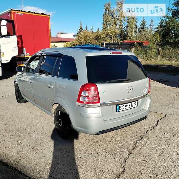 Мінівен Opel Zafira 2010 в Долині