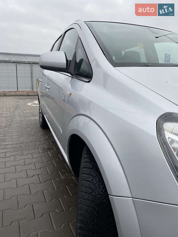 Мінівен Opel Zafira 2010 в Луцьку