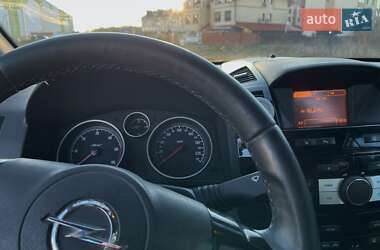 Мінівен Opel Zafira 2013 в Львові