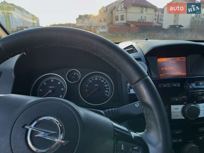 Мінівен Opel Zafira 2013 в Львові