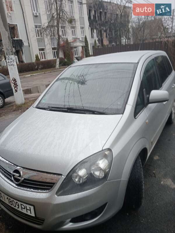 Мінівен Opel Zafira 2011 в Ірпені