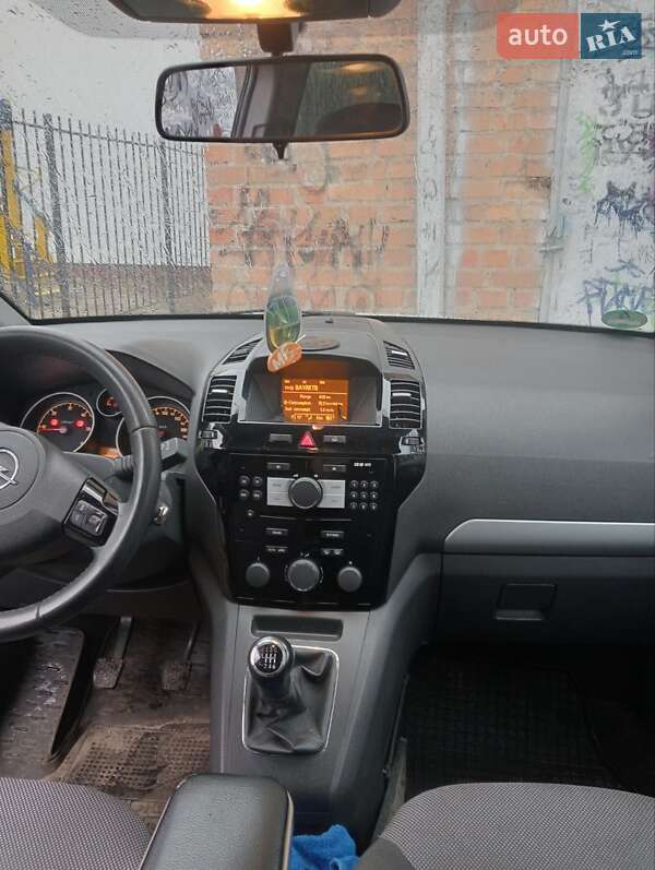 Мінівен Opel Zafira 2011 в Ірпені