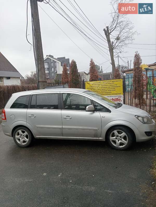 Мінівен Opel Zafira 2011 в Ірпені