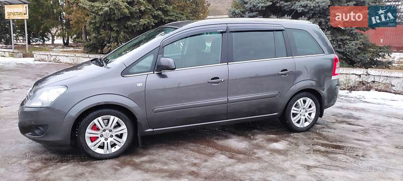 Минивэн Opel Zafira 2012 в Барышевке