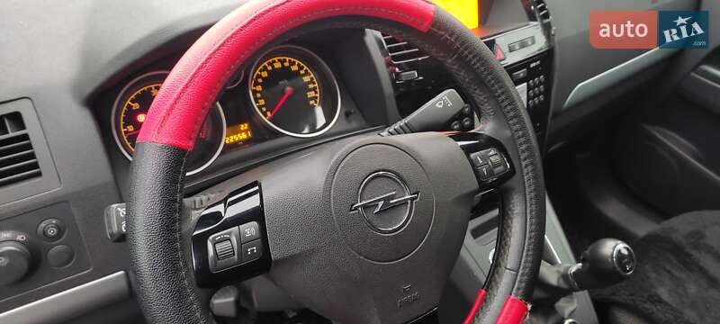 Минивэн Opel Zafira 2012 в Барышевке