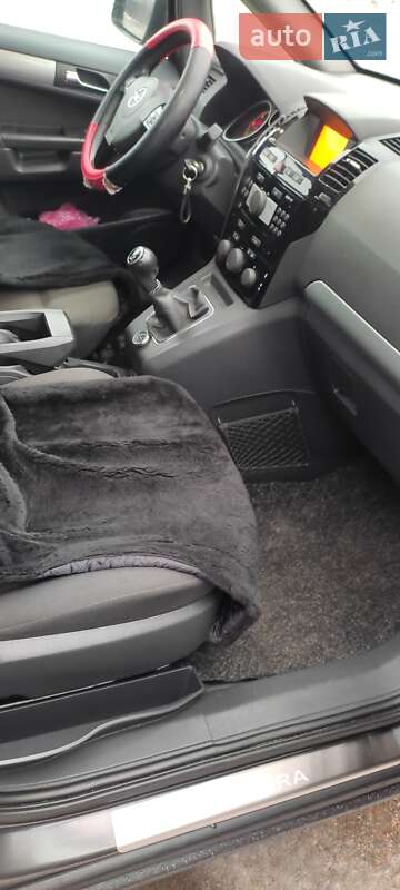 Минивэн Opel Zafira 2012 в Барышевке