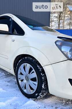 Минивэн Opel Zafira 2013 в Рахове