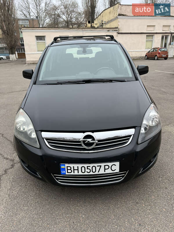 Минивэн Opel Zafira 2014 в Черноморске
