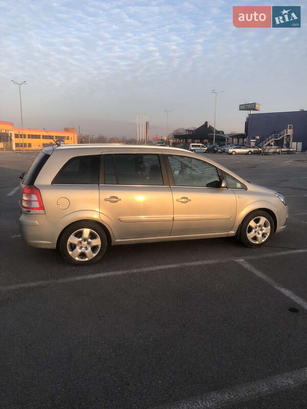 Минивэн Opel Zafira 2007 в Черновцах