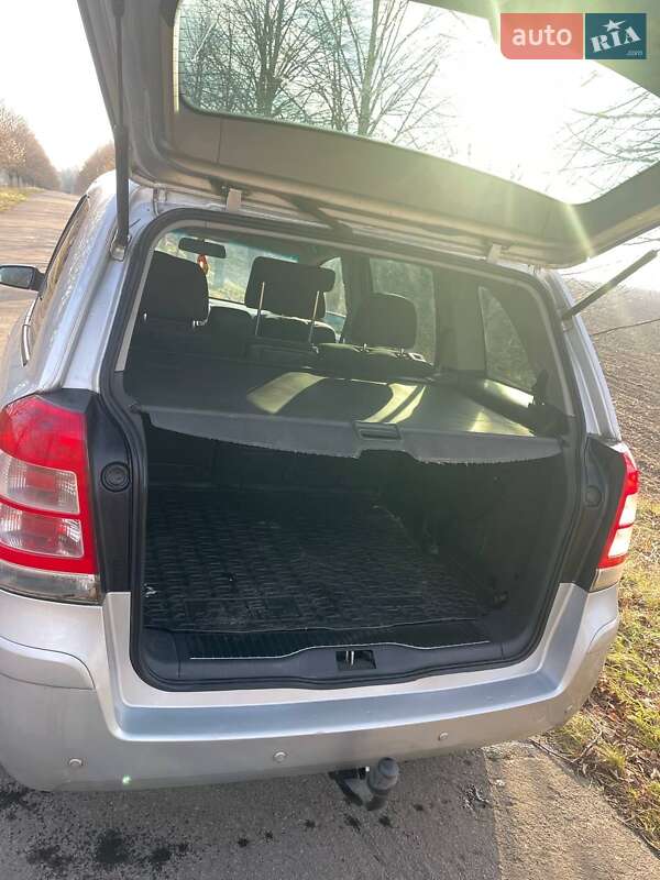 Минивэн Opel Zafira 2008 в Ровно