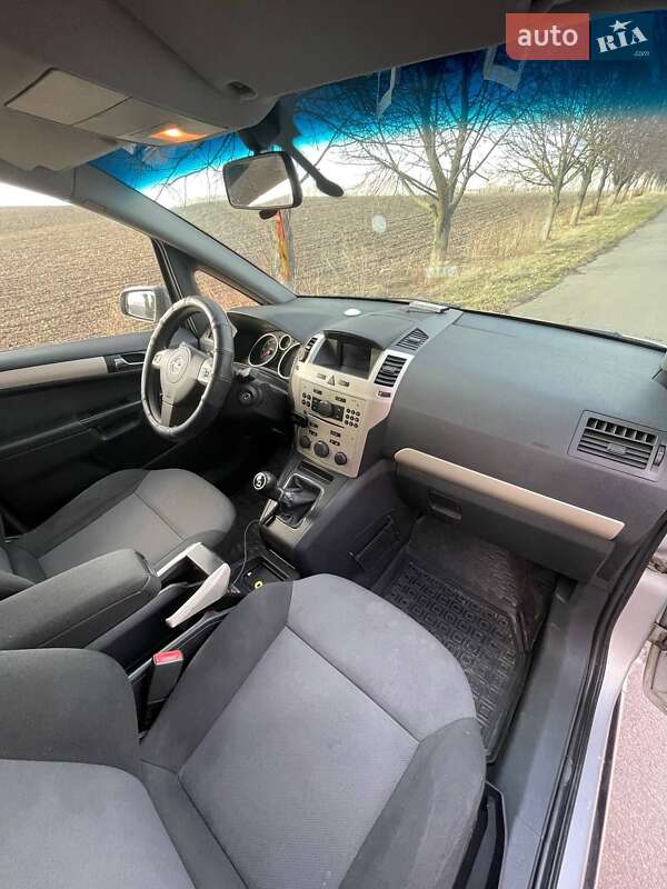Минивэн Opel Zafira 2008 в Ровно