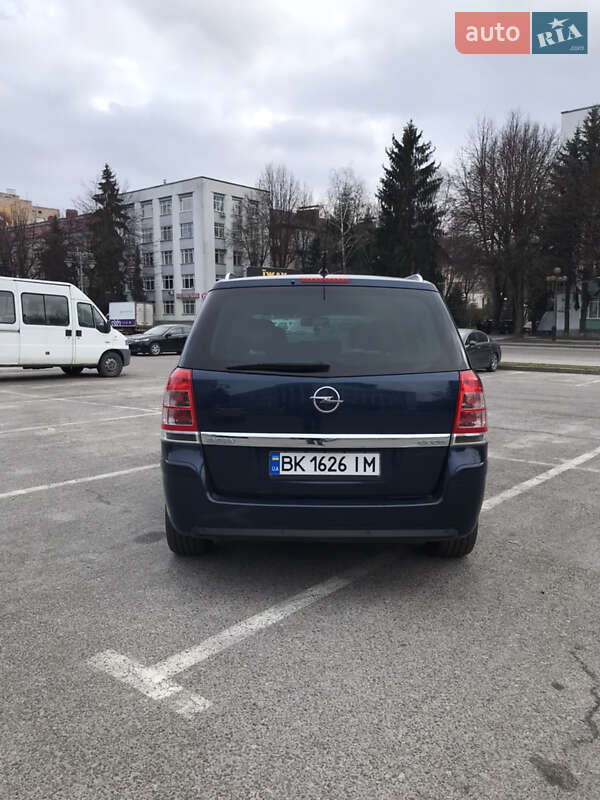 Минивэн Opel Zafira 2011 в Ровно
