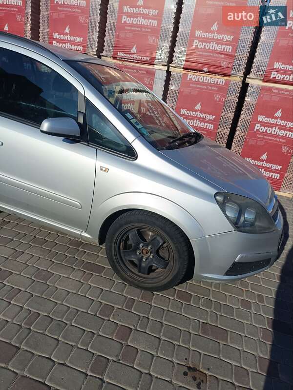 Мінівен Opel Zafira 2007 в Рівному