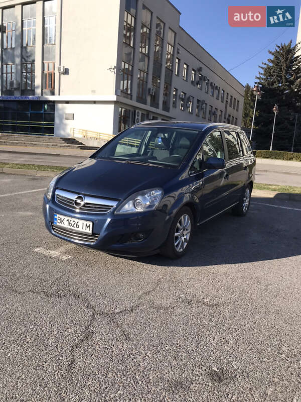 Минивэн Opel Zafira 2011 в Ровно