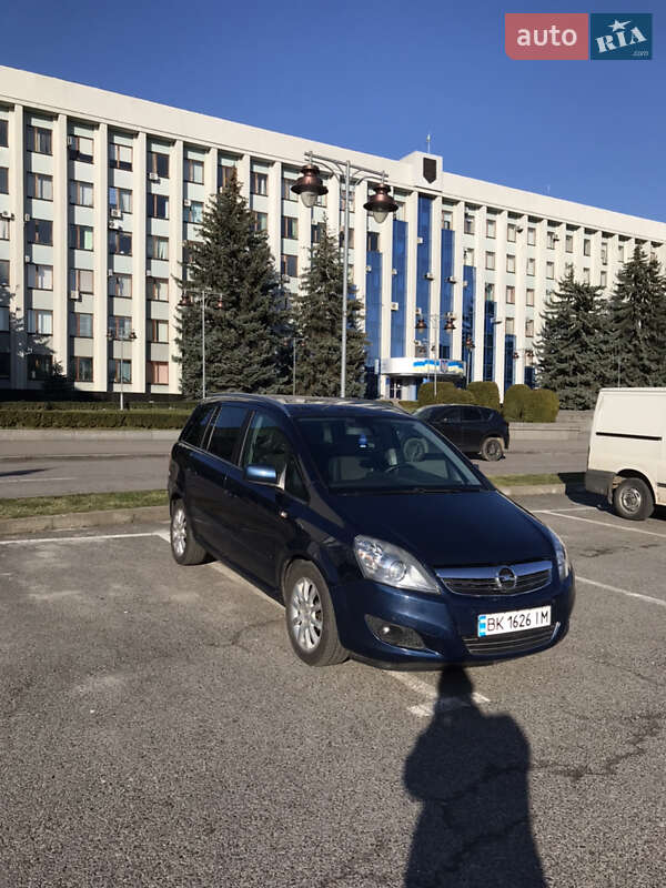 Минивэн Opel Zafira 2011 в Ровно