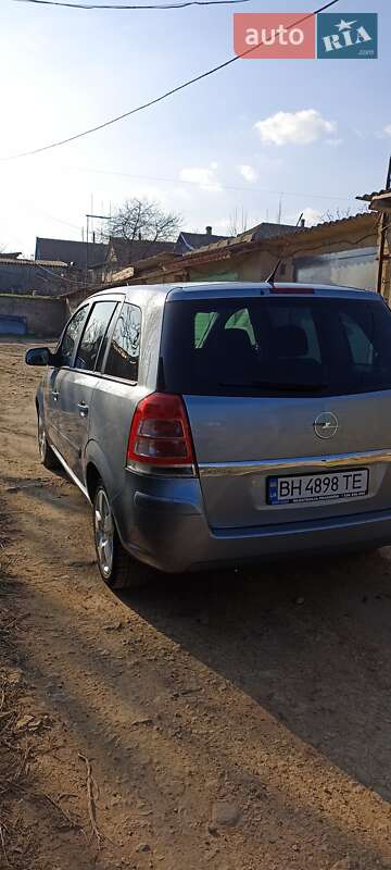 Мінівен Opel Zafira 2010 в Татарбунарах