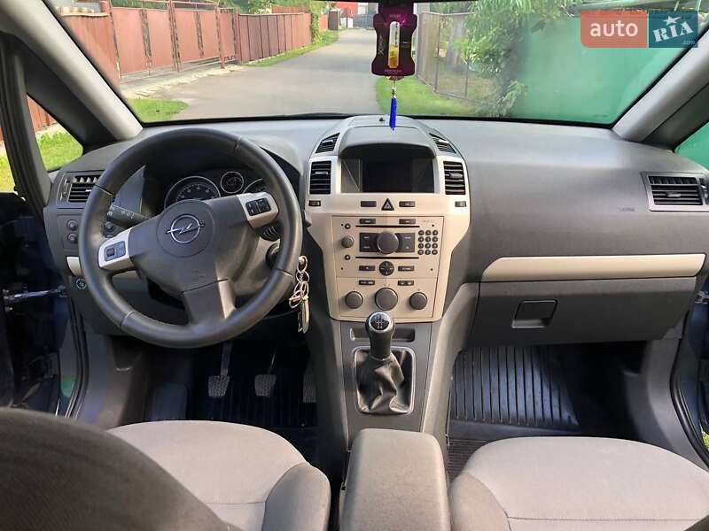 Мінівен Opel Zafira 2008 в Івано-Франківську