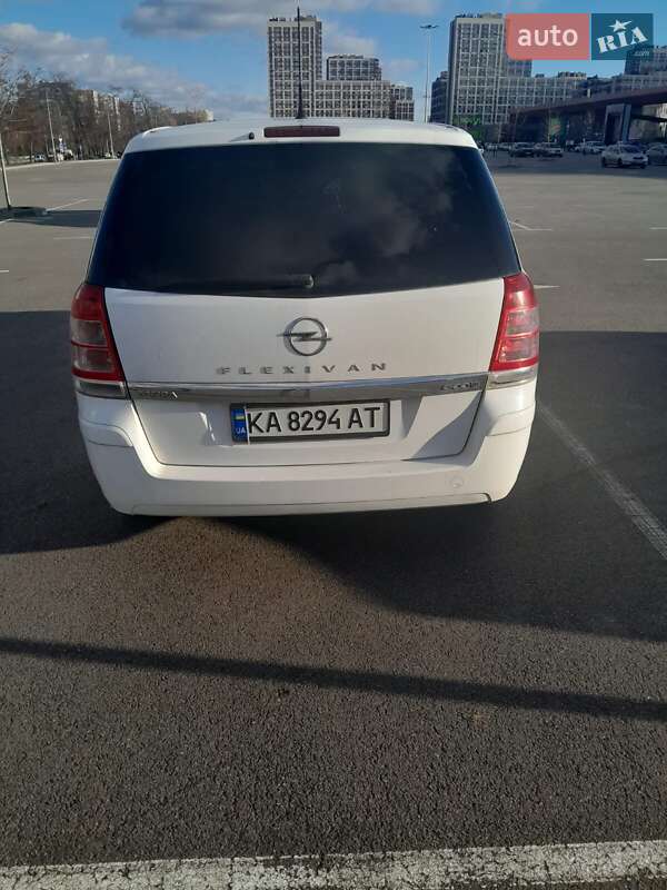 Мінівен Opel Zafira 2011 в Києві