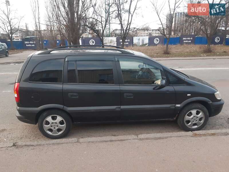 Минивэн Opel Zafira 2002 в Киеве