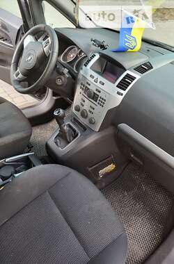 Минивэн Opel Zafira 2008 в 