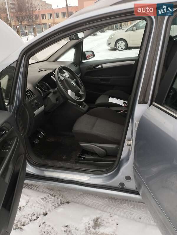 Минивэн Opel Zafira 2005 в Ровно