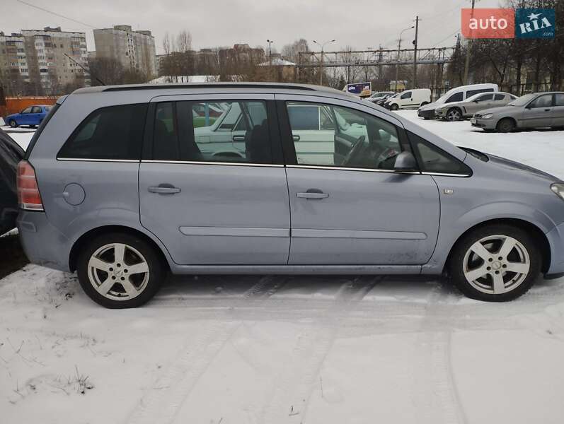 Минивэн Opel Zafira 2005 в Ровно