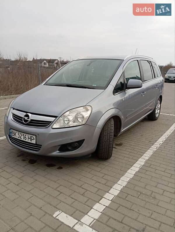 Минивэн Opel Zafira 2011 в 
