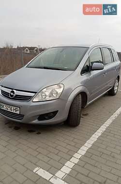 Минивэн Opel Zafira 2011 в 