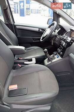 Минивэн Opel Zafira 2011 в 