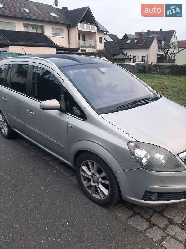 Минивэн Opel Zafira 2007 в Запорожье
