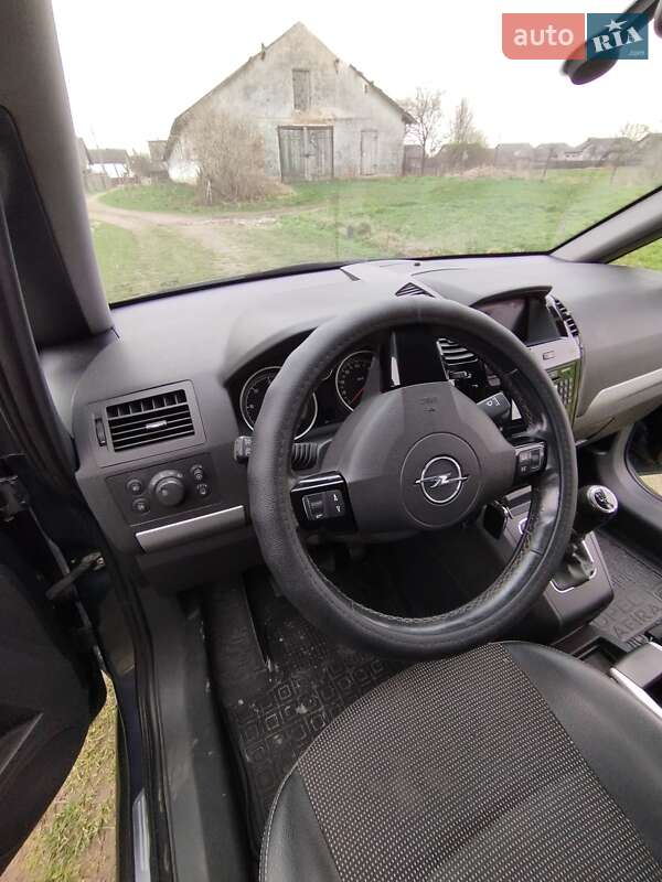 Мінівен Opel Zafira 2010 в Івано-Франківську