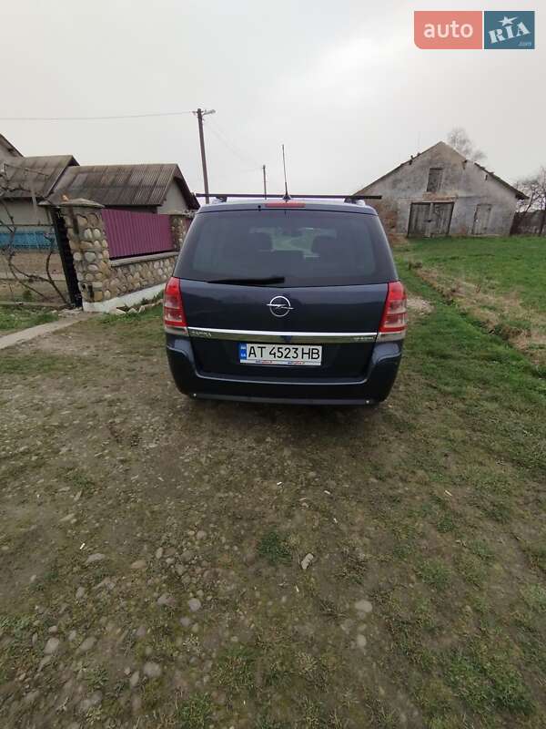 Мінівен Opel Zafira 2010 в Івано-Франківську