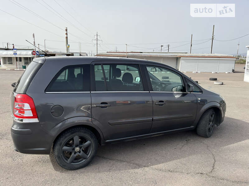 Минивэн Opel Zafira 2010 в Ужгороде