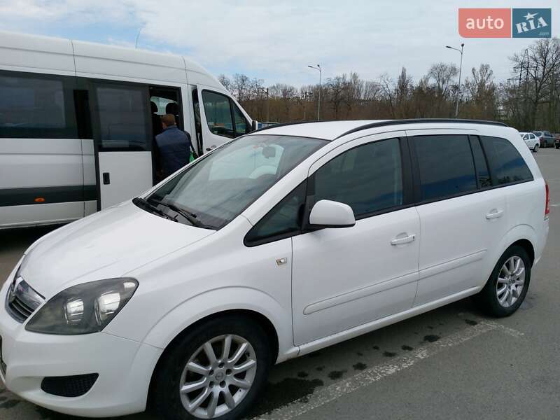 Opel Zafira 2011