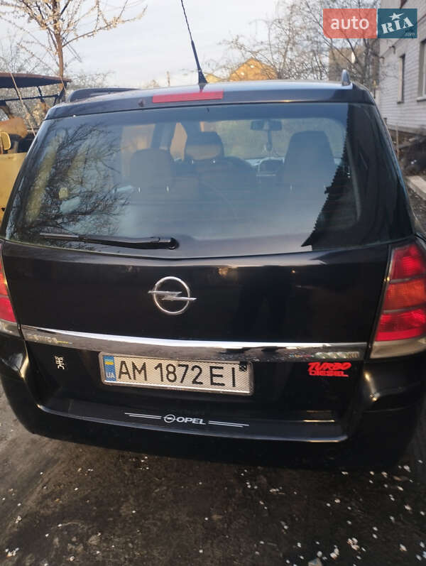 Минивэн Opel Zafira 2005 в Чуднове